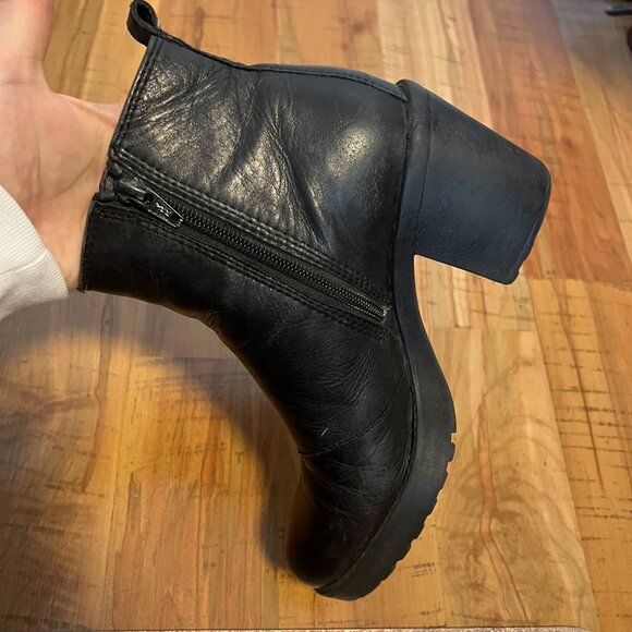 Vagabond Grace Black Leather Chelsea Chunky Heel Boots - Picture 13 of 14